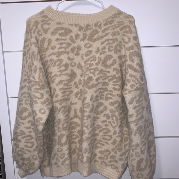 Sweaters - chunky cheetah/ leopard cream sweater